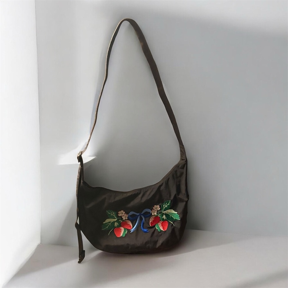 BAGGU UO Exclusive Strawberry Bow Embroidered Medium Nylon Crescent Bag NWOT